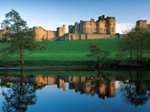 vn-medium-A-view-of-Alnwick-Castle